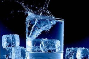 تذکر شدید ابوعلی سینا درباره مضرات نوشیدن آب یخ